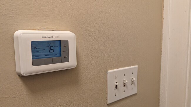 Building Photo - 5042 Mardel Ave