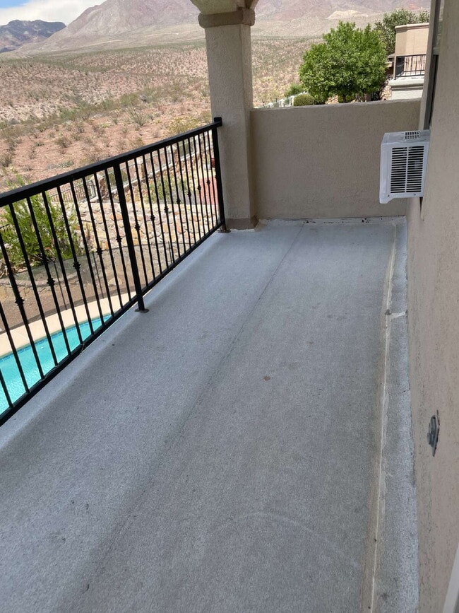 Building Photo - "Charming El Paso Oasis: 3-Bedroom Retreat...