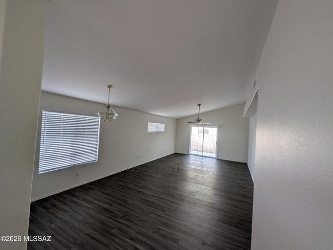 Building Photo - 7254 W Maple Ridge Dr