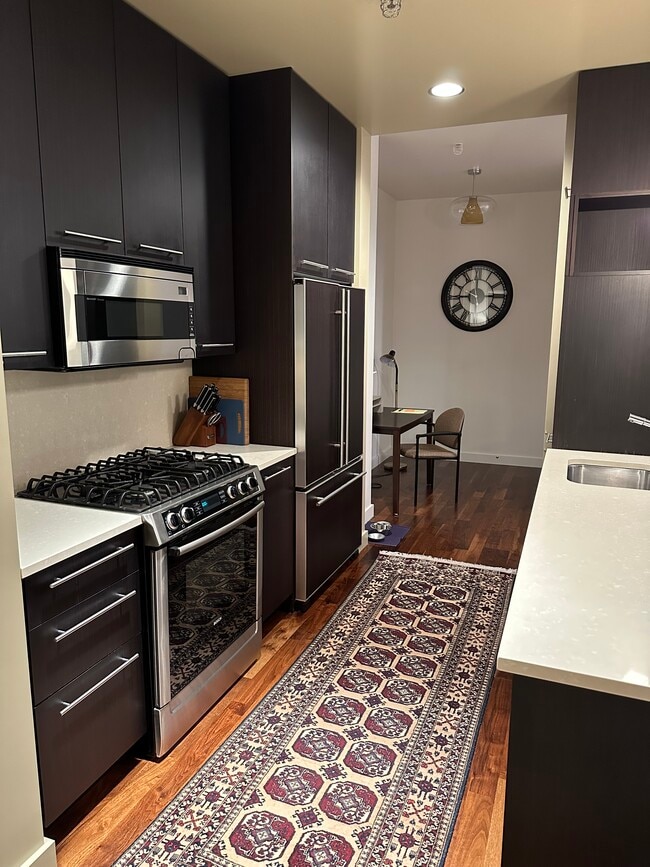 Building Photo - 949 NW Overton St