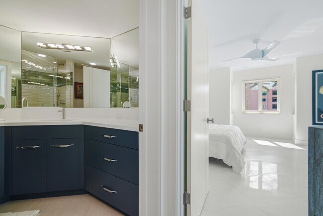 Building Photo - 100 SE 5th Ave