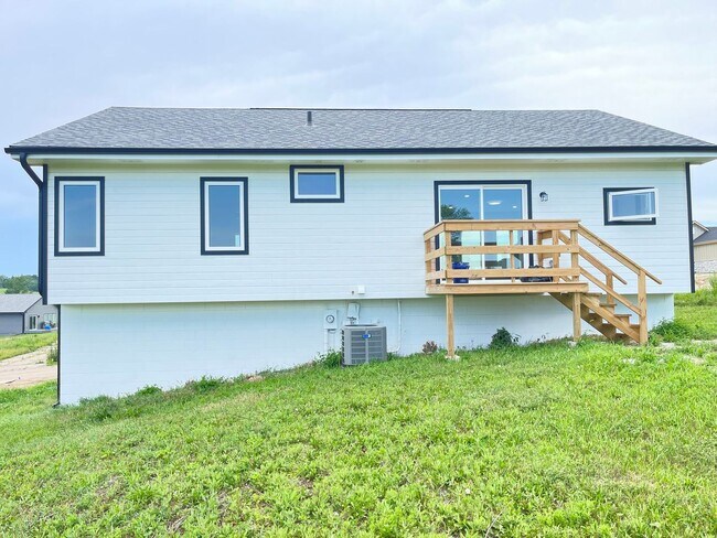 Building Photo - Newly rebuilt house in the heart of Elkhorn