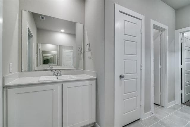 Building Photo - 907 Hazel Dr