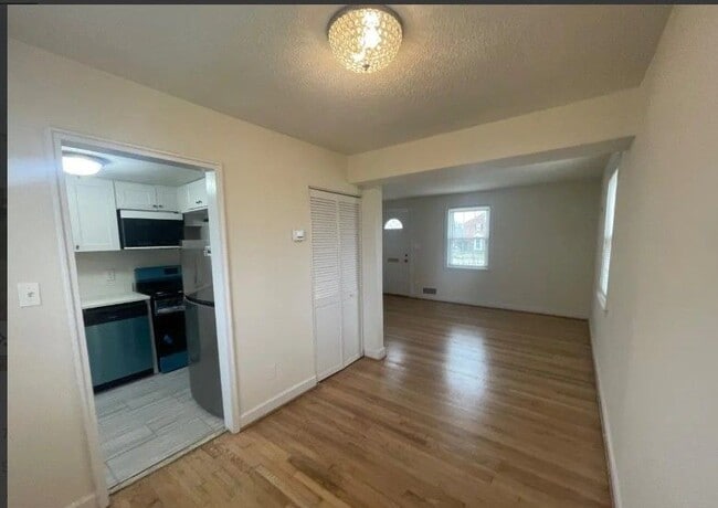 Building Photo - 2588 Iverson St