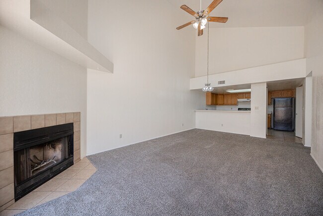Building Photo - 2019 W Lemon Tree Pl