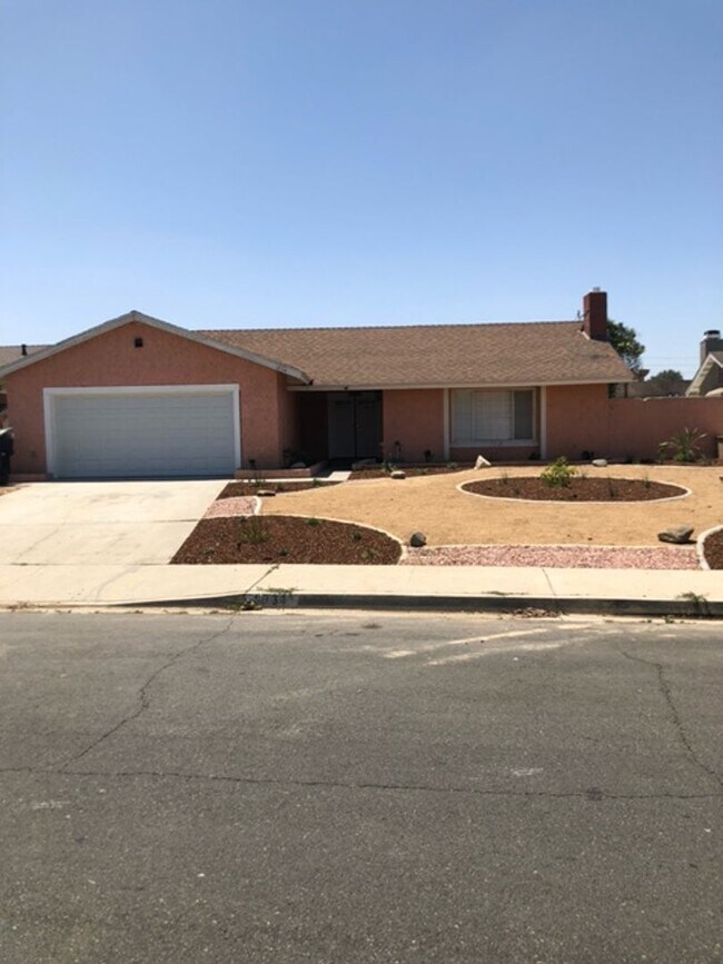 Building Photo - Don't miss out on this single story in Ontario- completely remodeled!