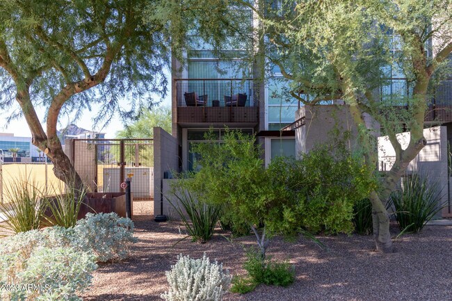 Building Photo - 4737 N Scottsdale Rd