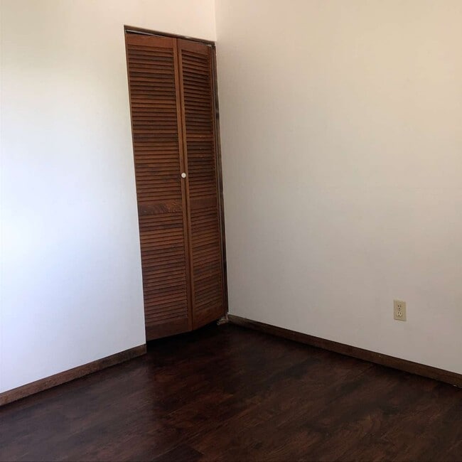 Building Photo - 725 Marigold Ln