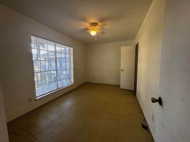 Building Photo - 6405 Westward St