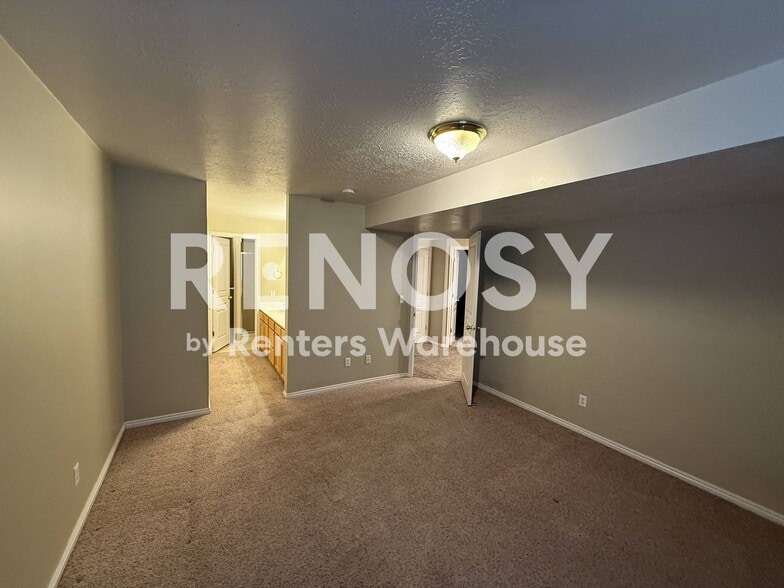 Building Photo - 2421 N 400 E