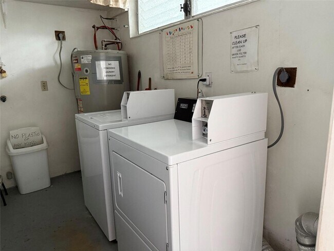 Building Photo - 1110 N Riverside Dr