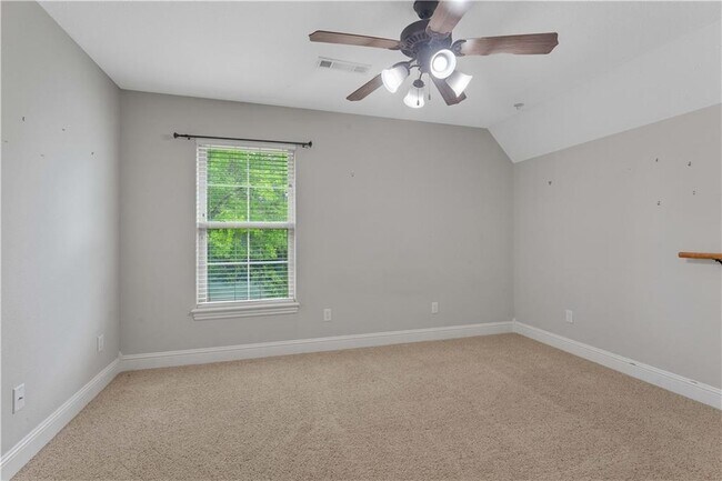 Building Photo - 501 SE Eaton St