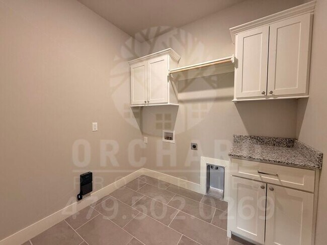 Building Photo - Single-Family Home- Stunning Applewood Plan