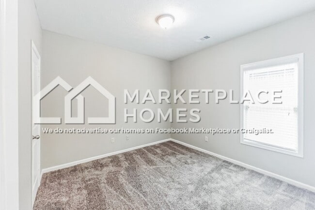 Building Photo - 440 Tree Line Dr