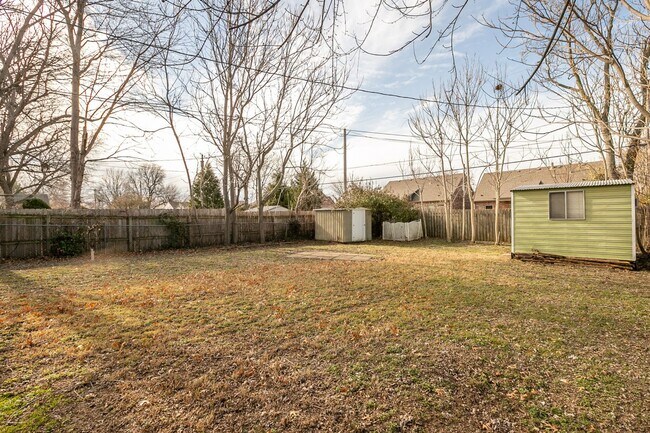 Building Photo - 3 Bedroom 1 Bath in Tulsa