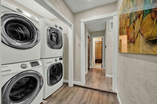 Building Photo - 3539 Westhampton Dr