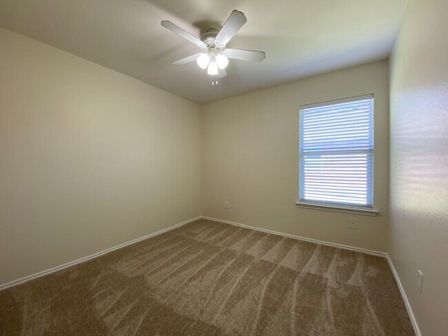 Building Photo - Lovely 4 bedroom, 2 bath home for lease!