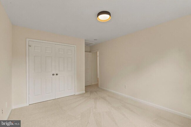 Building Photo - 7937 Valleyfield Dr