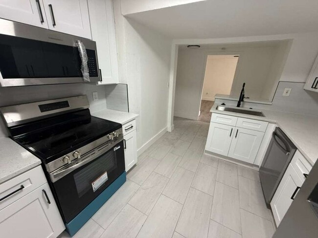 Building Photo - Remodeled 3/2 Childs Park Available Now ! Ask about move in specials!