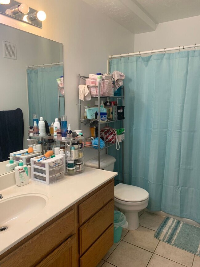 Building Photo - WHOLE APARTMENT available in Santa Barbara Condos for Fall 2027