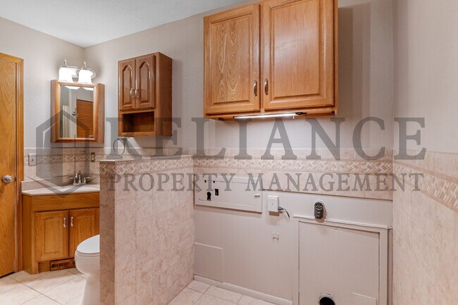 Building Photo - 913 N Wilbur Ln