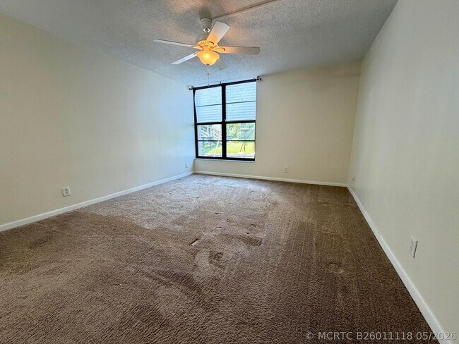 Building Photo - 6 Royal Palm Way