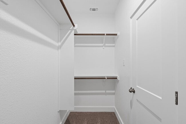 Building Photo - 8110 Bridgepointe Dr