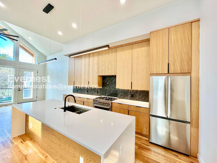 Building Photo - 426 Avenue L Ave