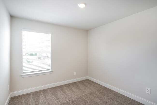 Loft Area - 221 River Rock Dr