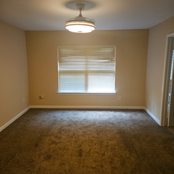 Building Photo - 1052 Crown Blvd