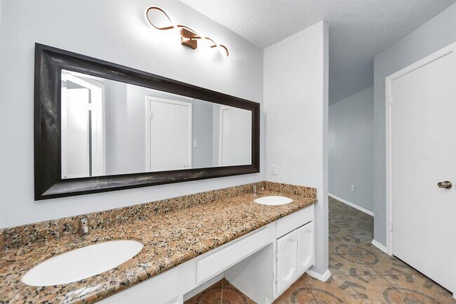 Building Photo - 22407 Millgate Dr
