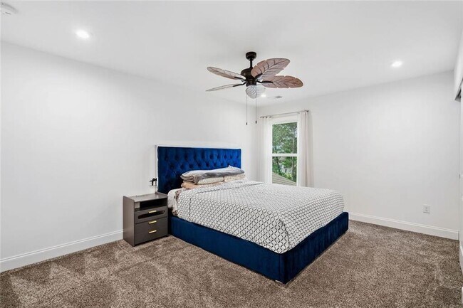 Building Photo - 2121 Harmony Dr