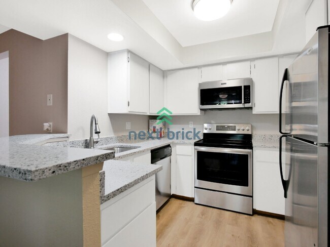 Building Photo - Spacious Private 2 Bed 2 Bath Condo for Rent!
