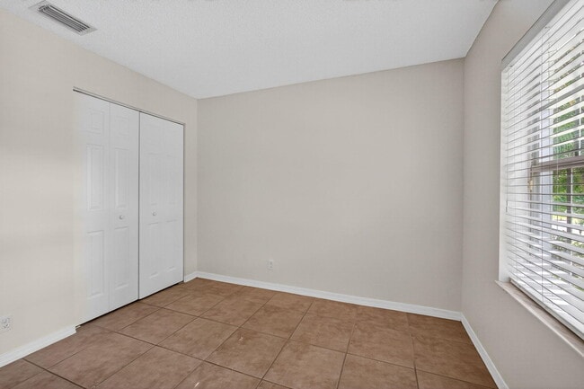 Building Photo - 5020 N La Sedona Cir