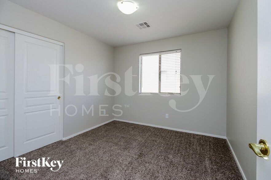 Building Photo - 3849 W South Butte Rd