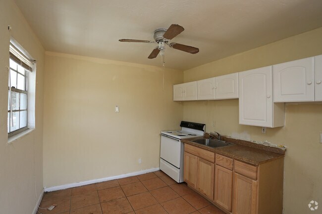 895 SF – 2 BR – Kitchen - Freshwater Apartments