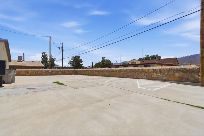 Building Photo - 8761 Lawson -
