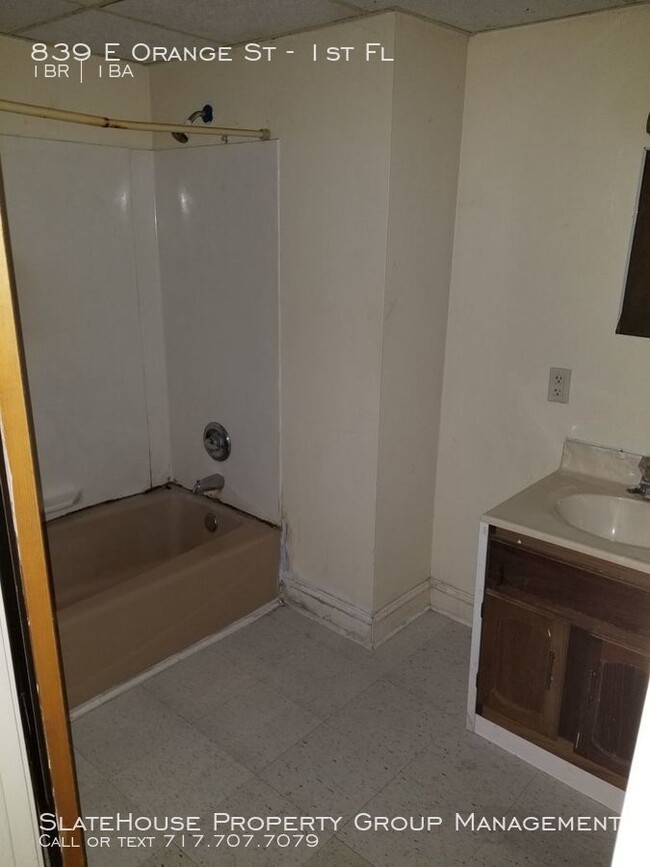 Building Photo - 1 Bedroom unit on first floor