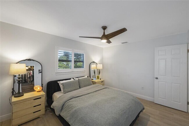 Building Photo - 702 Gray St S