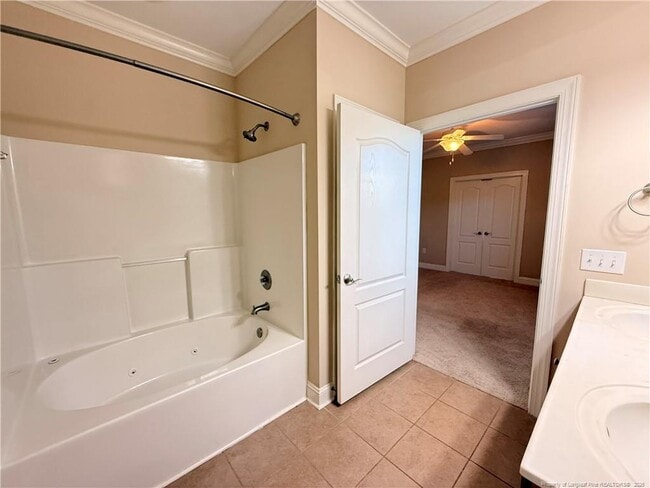 Building Photo - 185 Gallery Dr