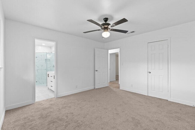 Building Photo - 18049 Martin Dr