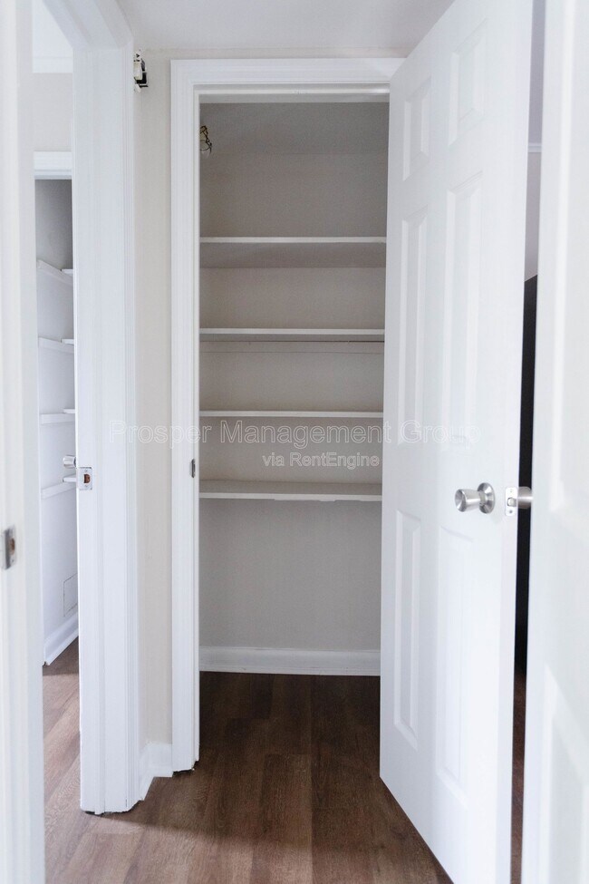 Building Photo - 867 Colony Dr