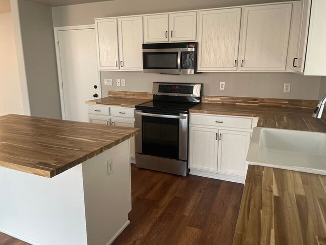 Building Photo - 7433 Spey Dr