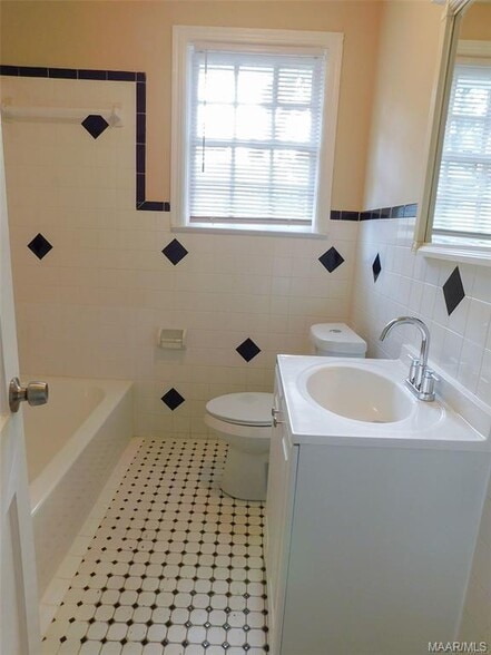 Building Photo - 3547 N Wareingwood Dr