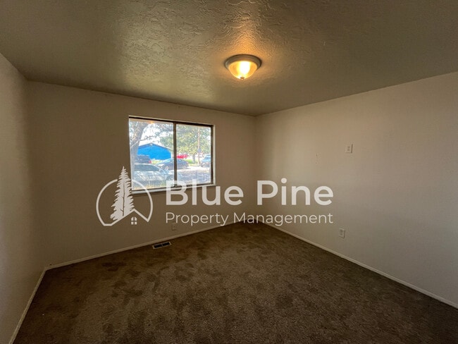 Building Photo - 5646 Eve St