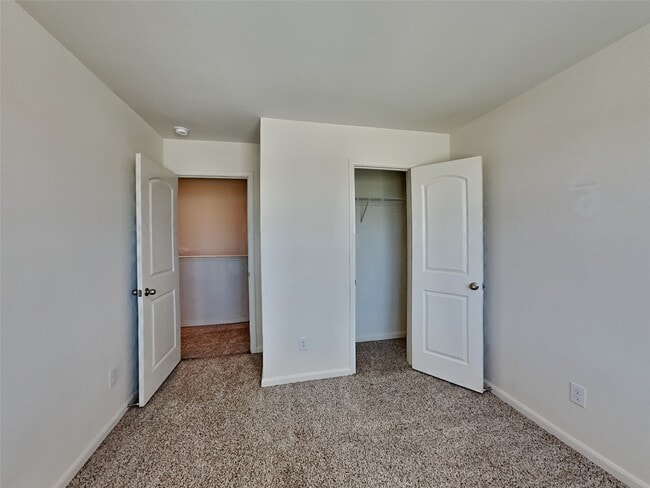 Building Photo - 732 Keeneland Dr