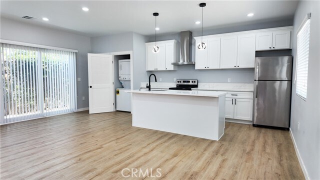 Building Photo - 4440 Stewart Ave