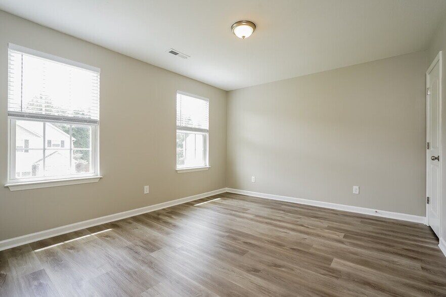 Building Photo - 442 Randolph Dr