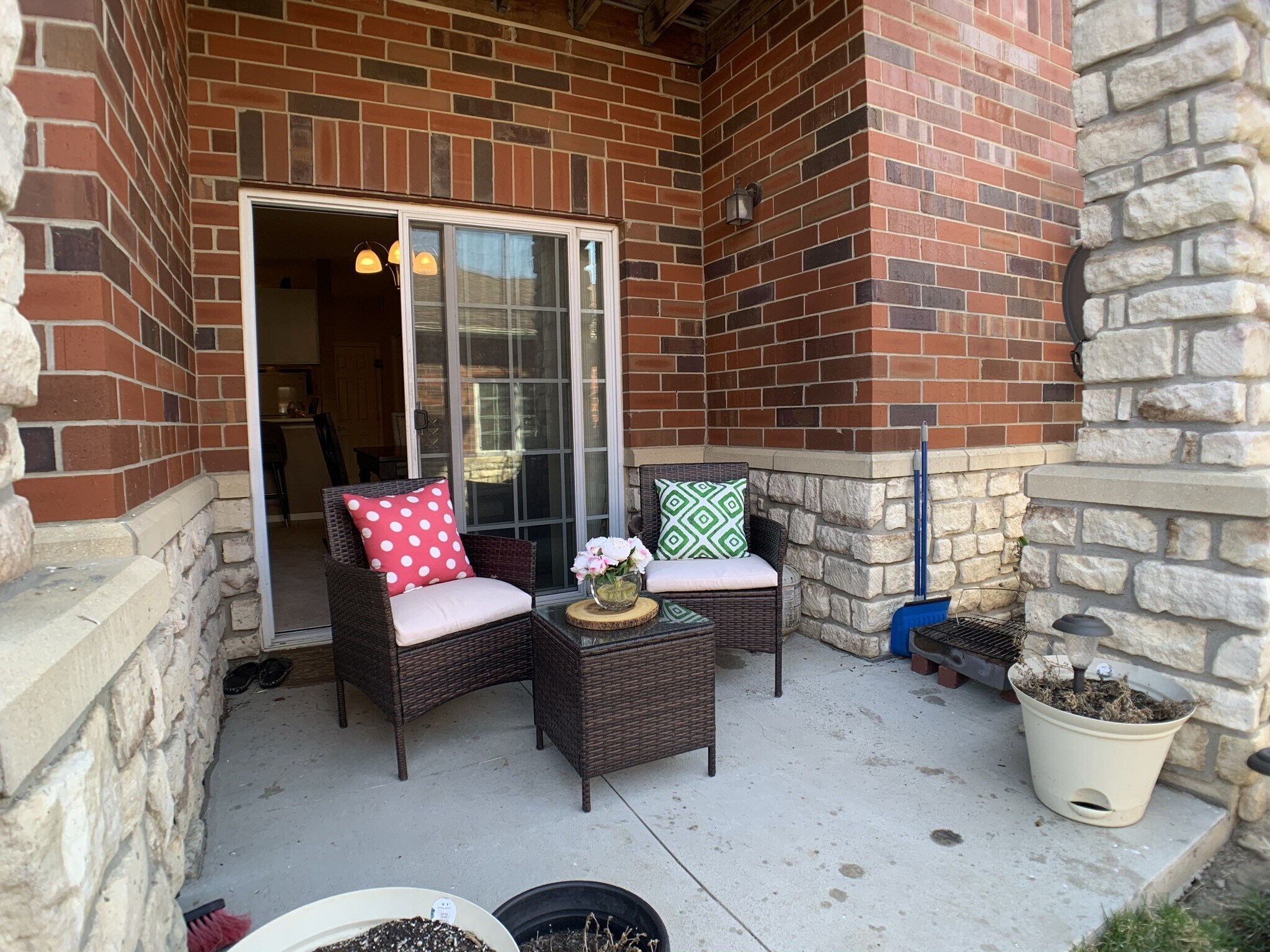 Building Photo - 6255 Beechtree Dr