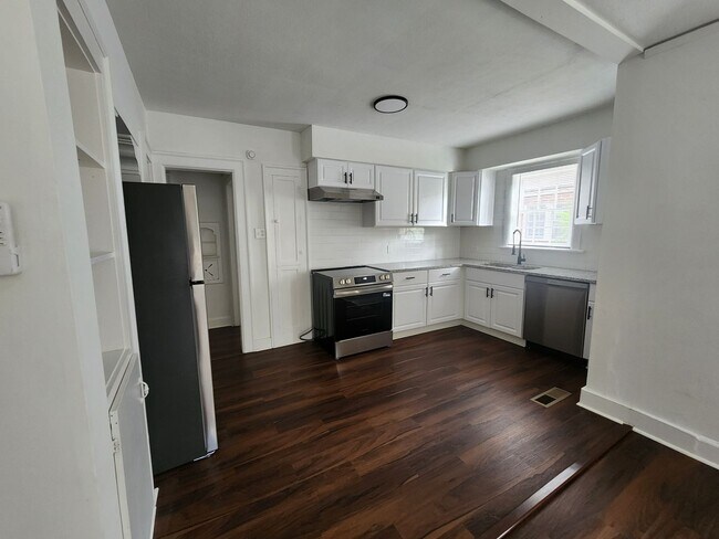 Building Photo - 3 Bedroom 2 Bath with Carport and Fenced Yard in Midtown Columbus